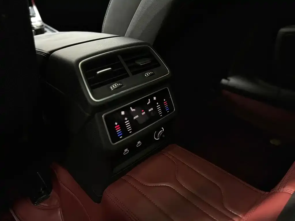 Audi A6L 2023 из CN, фото 2