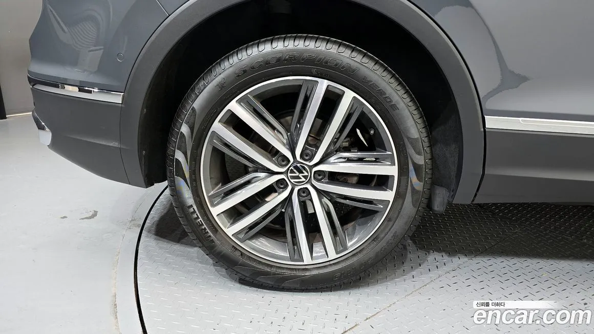 Volkswagen Tiguan — фото 5