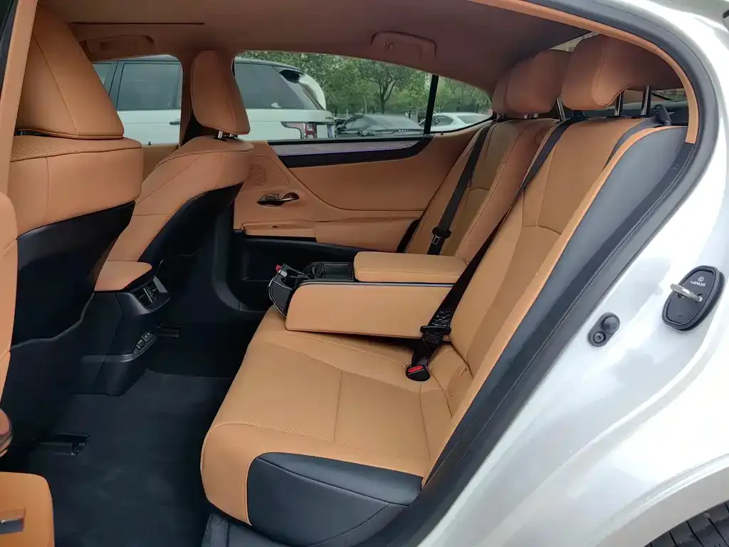 Lexus ES 2025 из CN, фото 2