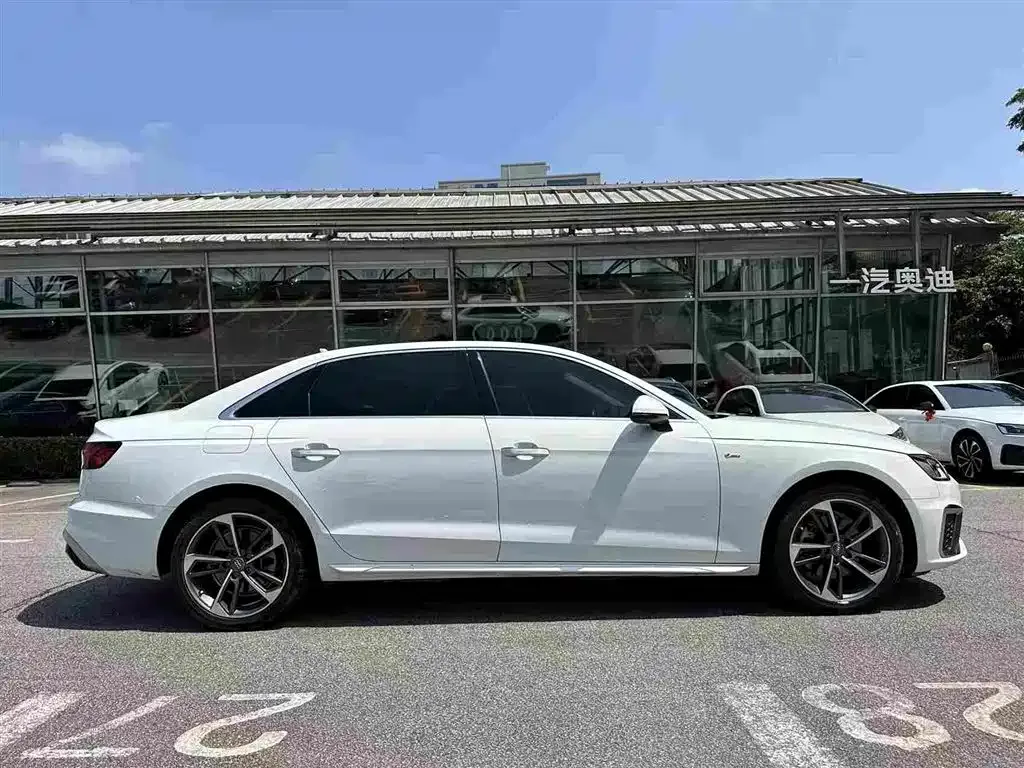 Audi A4L 2021 из CN, фото 6