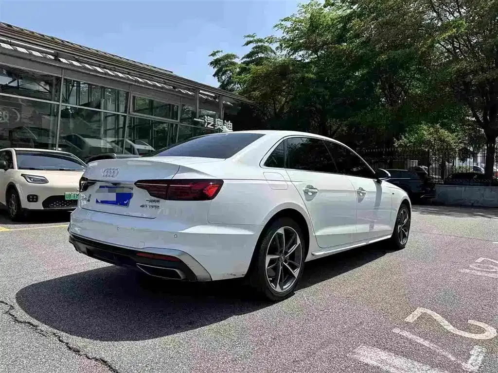 Audi A4L 2021 из CN, фото 9