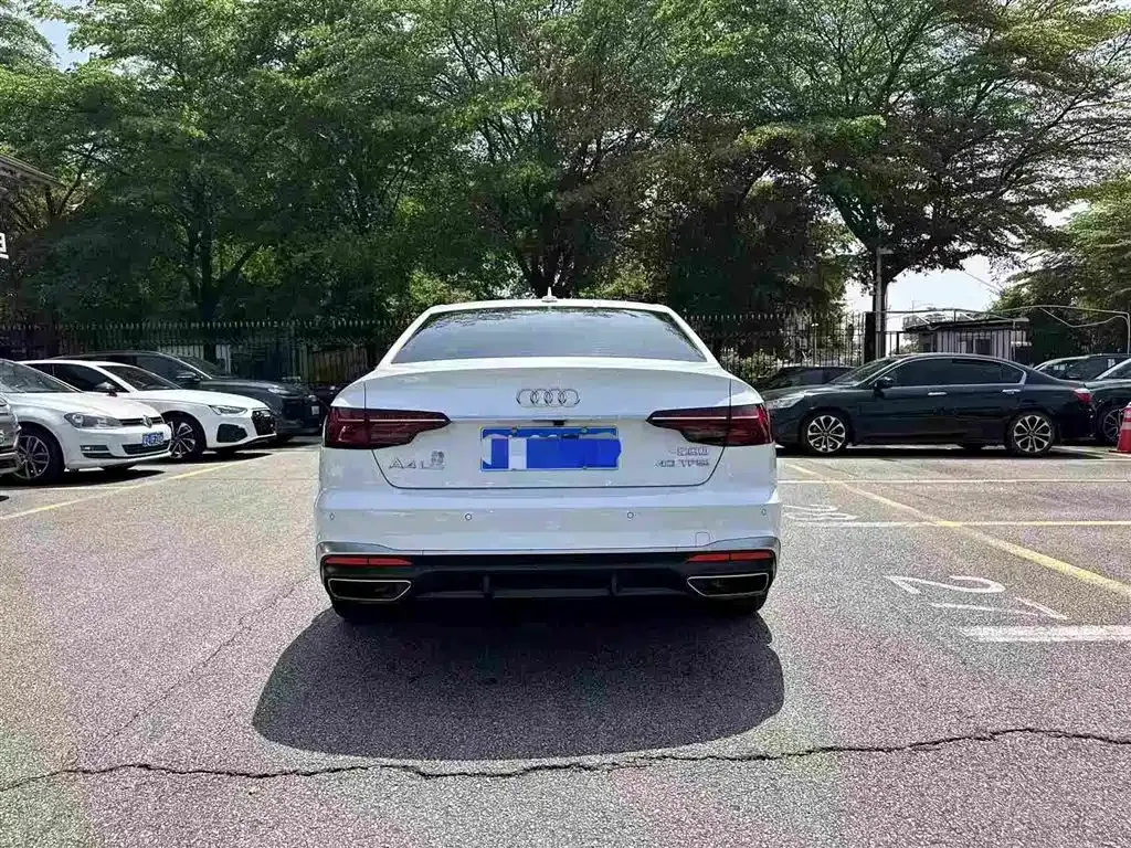 Audi A4L 2021 из CN, фото 10