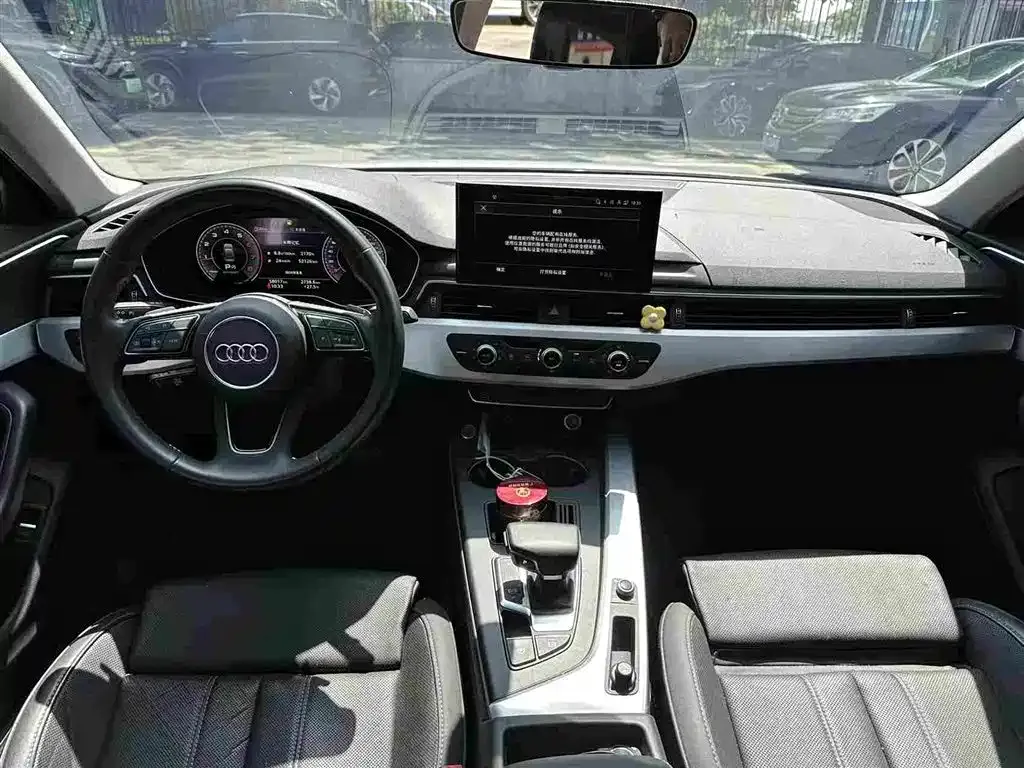 Audi A4L 2021 из CN, фото 8