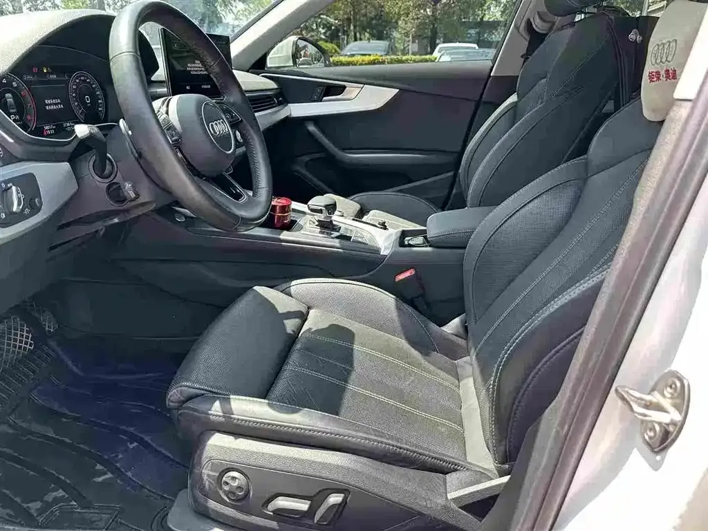 Audi A4L 2021 из CN, фото 5