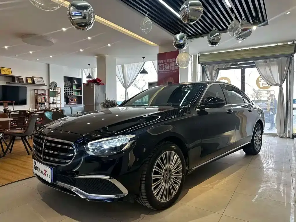 Mercedes-Benz E-Class — фото 1