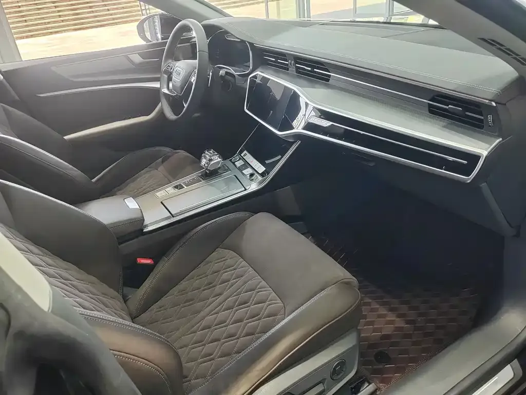 Audi A7L — фото 10