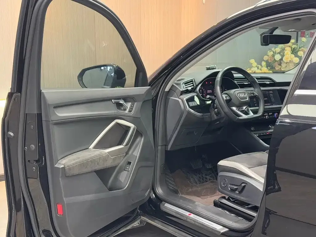 Audi Q3 2021 из CN, фото 4