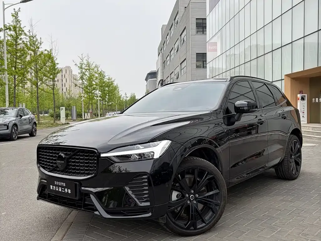 Volvo XC60 — фото 1