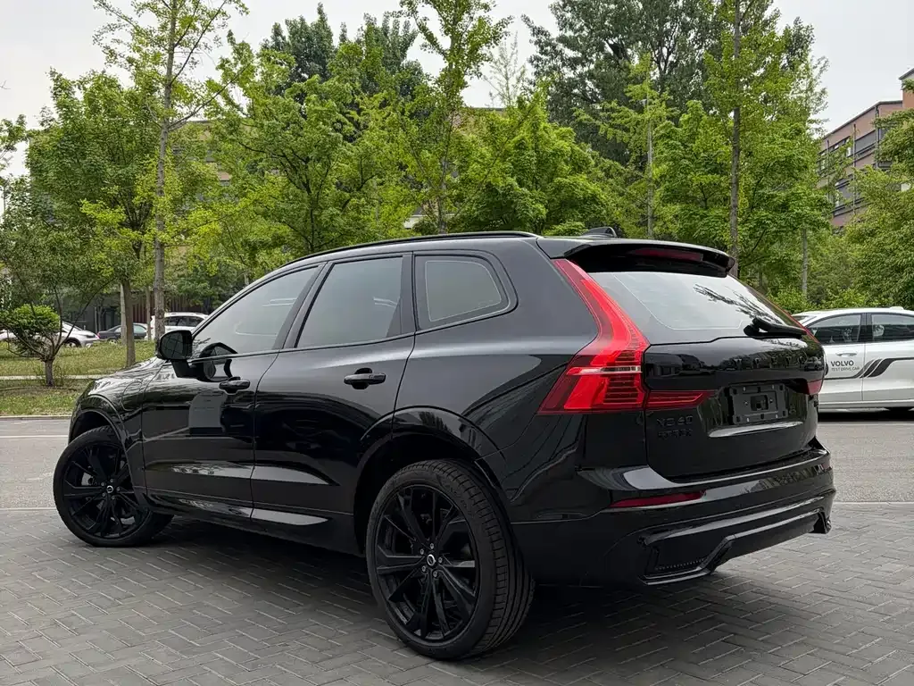 Volvo XC60 — фото 10