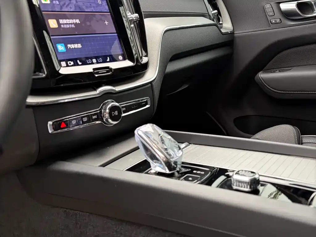 Volvo XC60 — фото 2