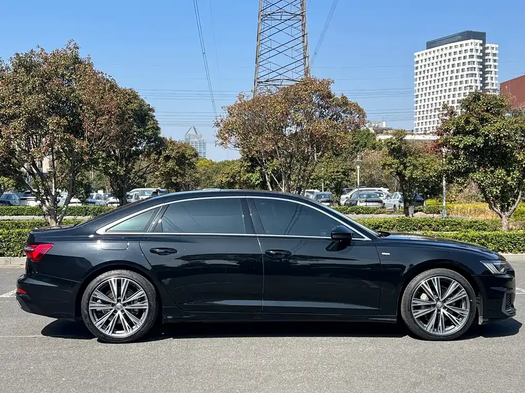 Audi A6L — фото 8