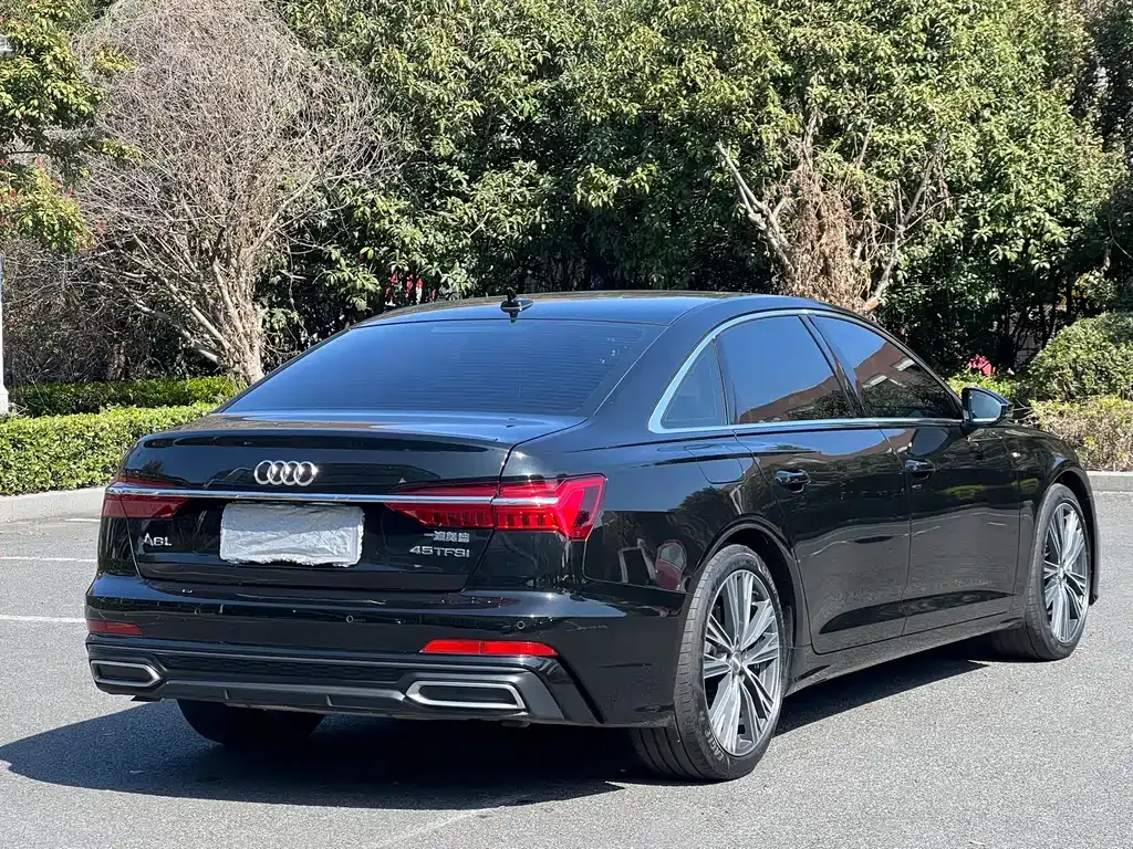 Audi A6L — фото 9