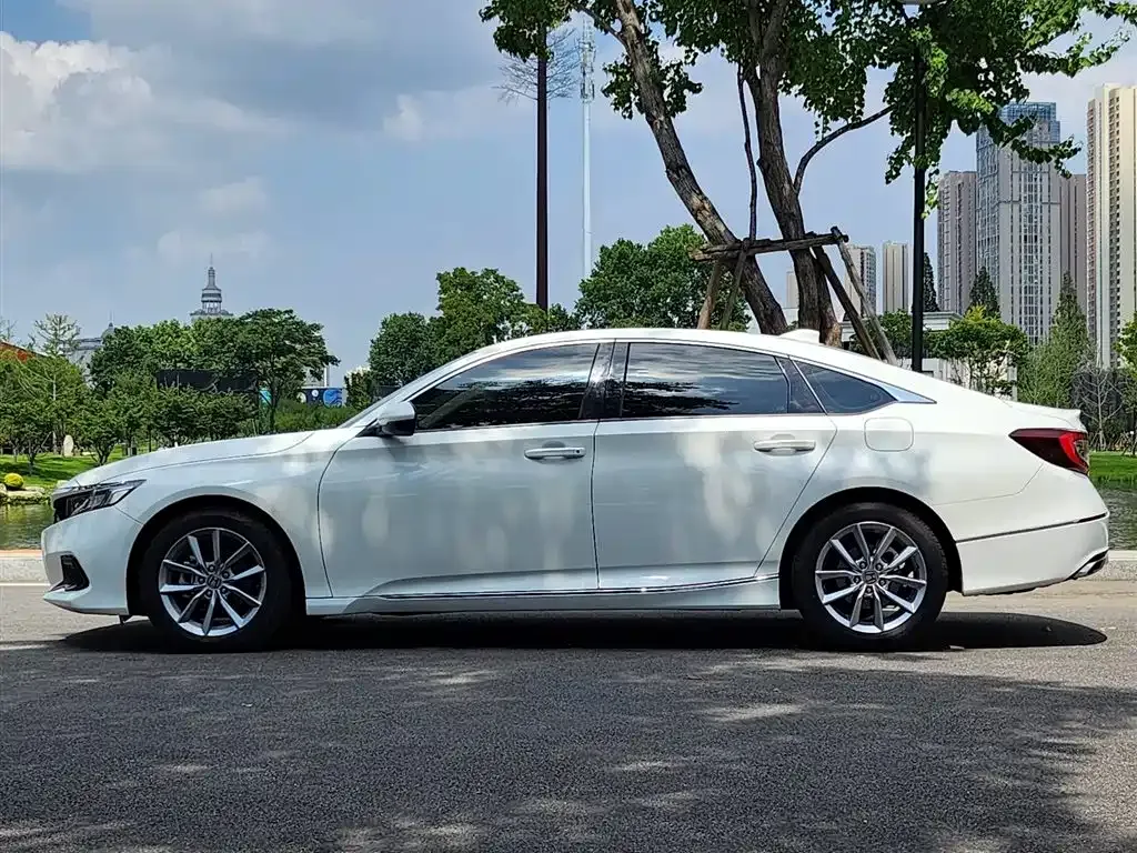 Honda Accord — фото 9