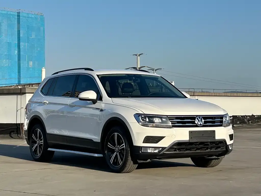 Volkswagen Tiguan L — фото 6