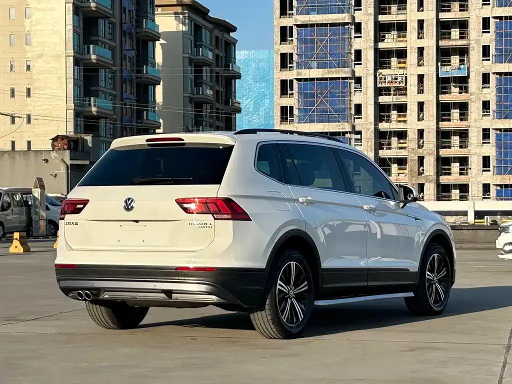 Volkswagen Tiguan L — фото 2