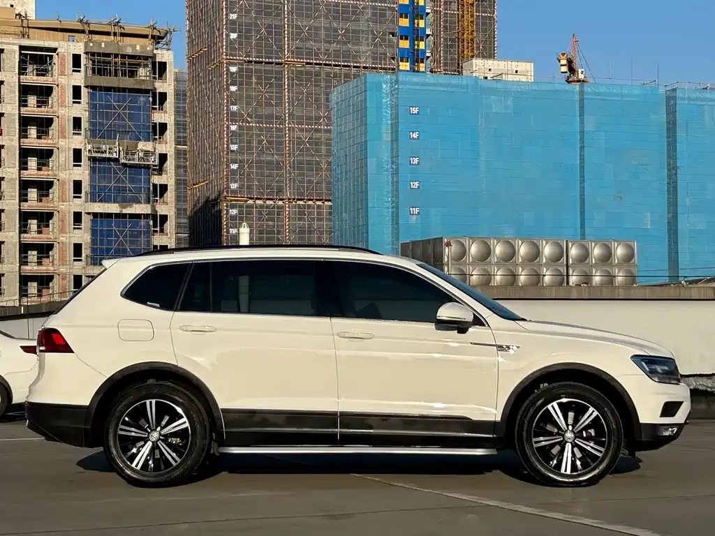 Volkswagen Tiguan L — фото 5