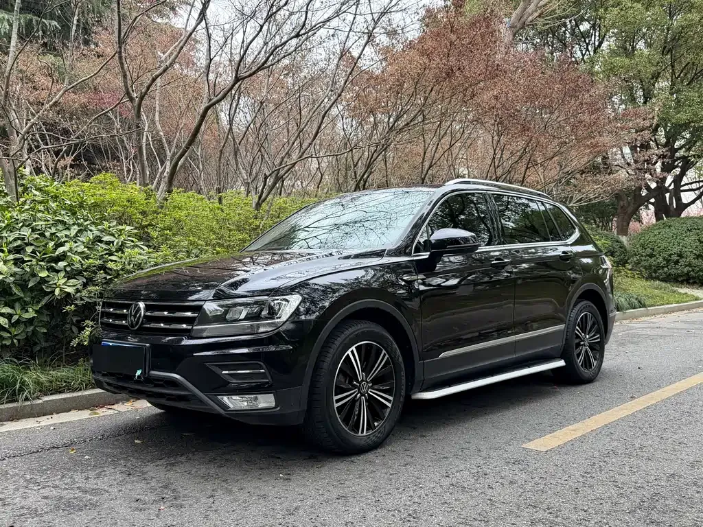 Volkswagen Tiguan L — фото 1