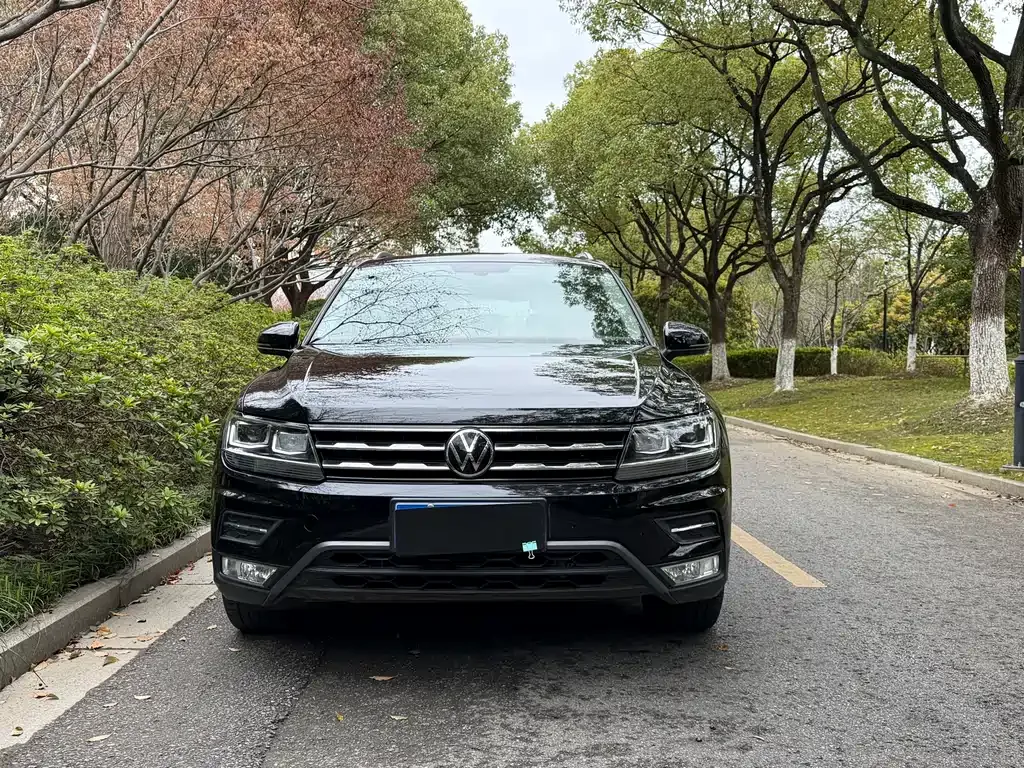 Volkswagen Tiguan L — фото 10