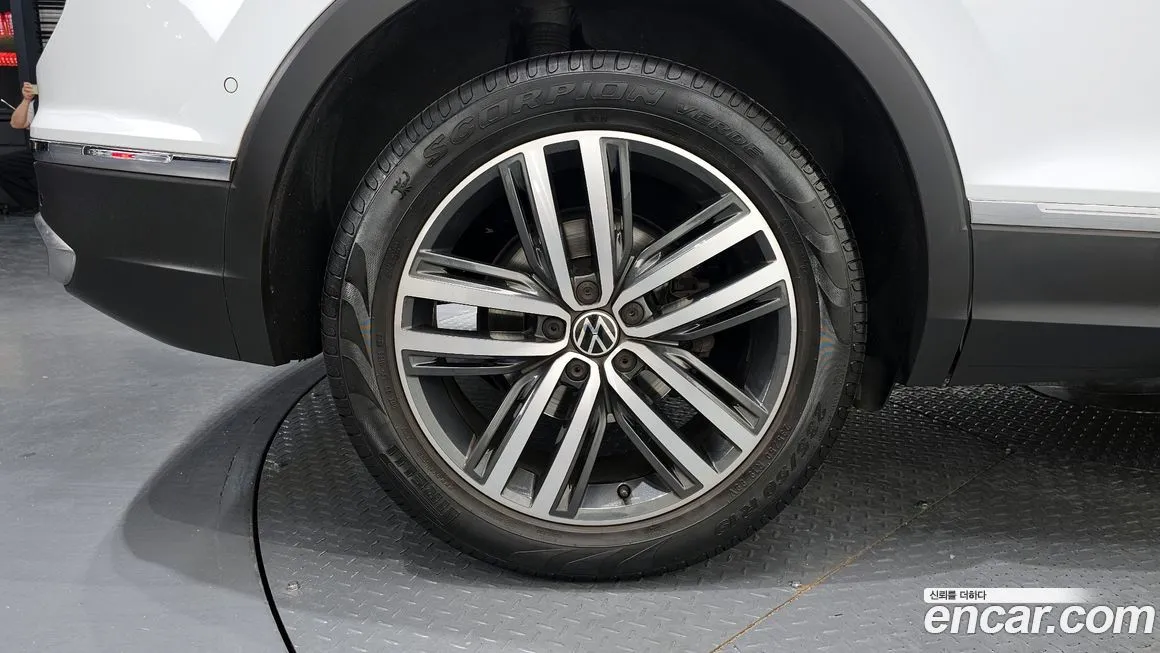 Volkswagen Tiguan — фото 3