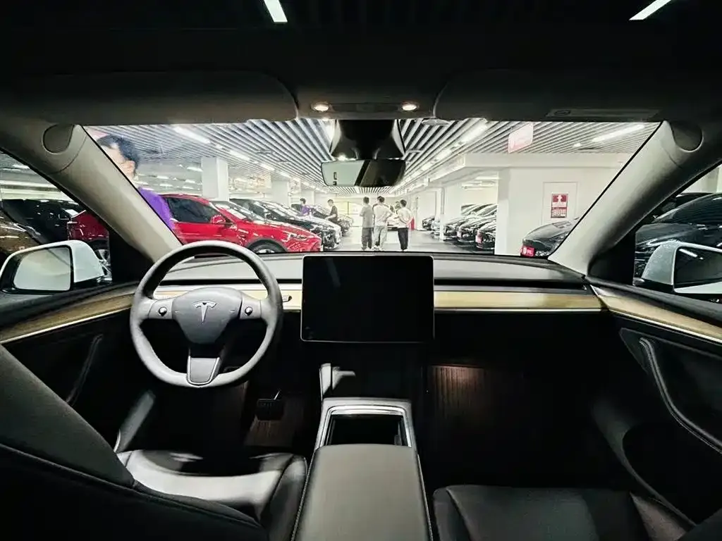 Tesla Model Y — фото 4