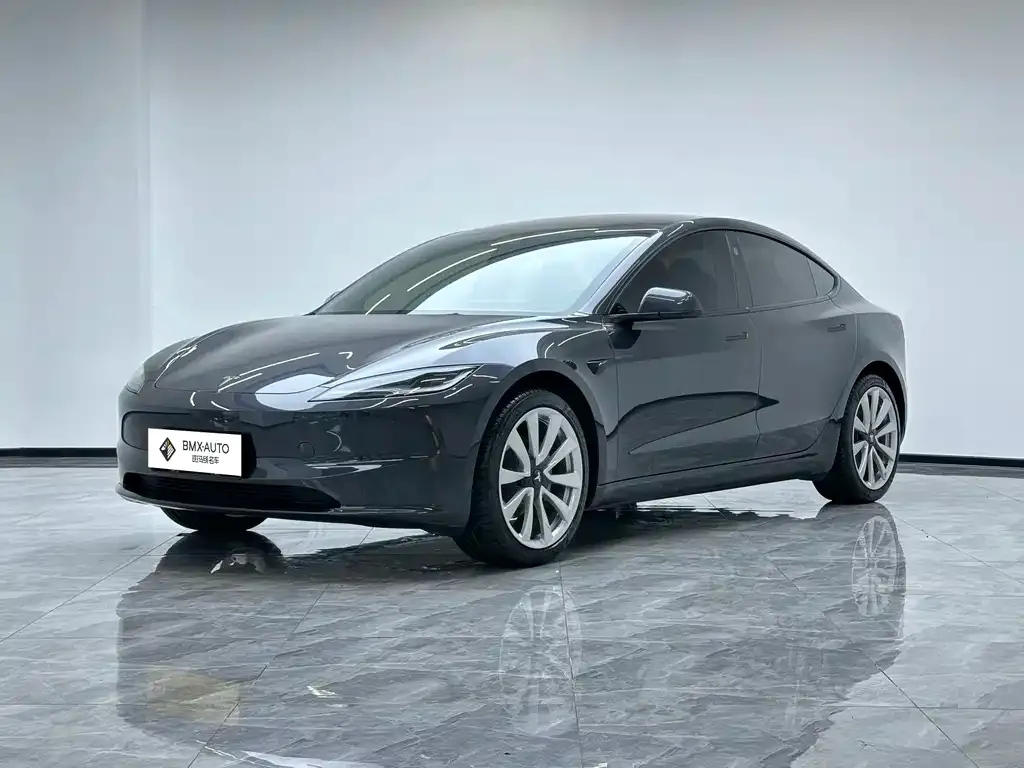 Tesla Model 3 — фото 1