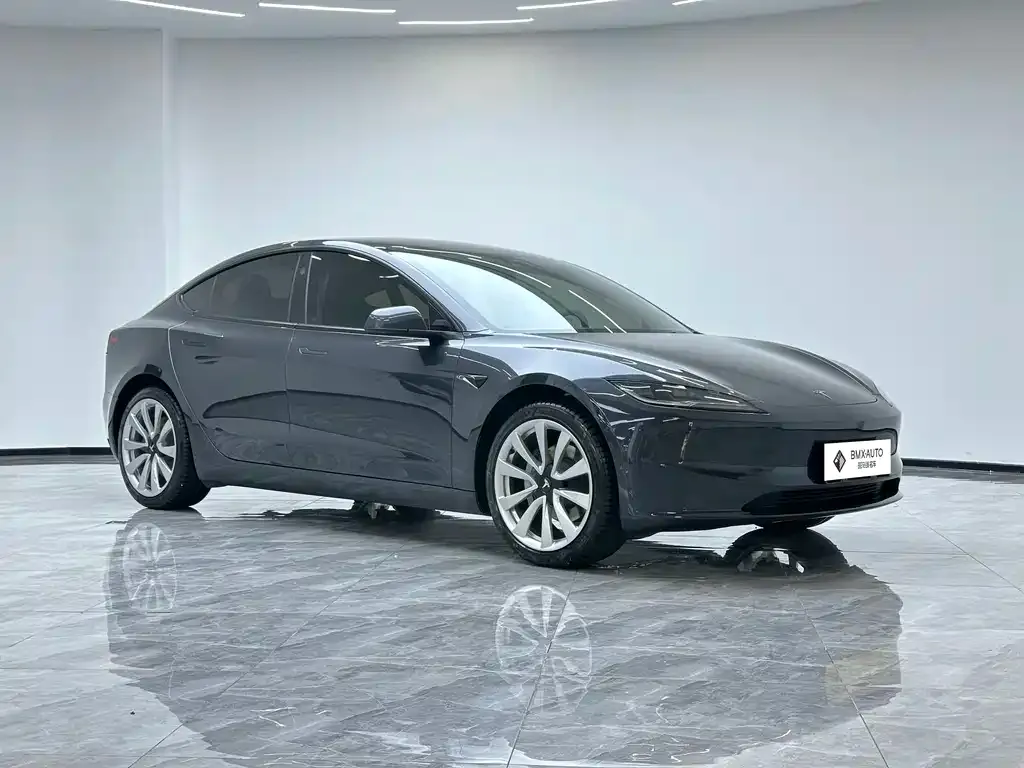 Tesla Model 3 — фото 9