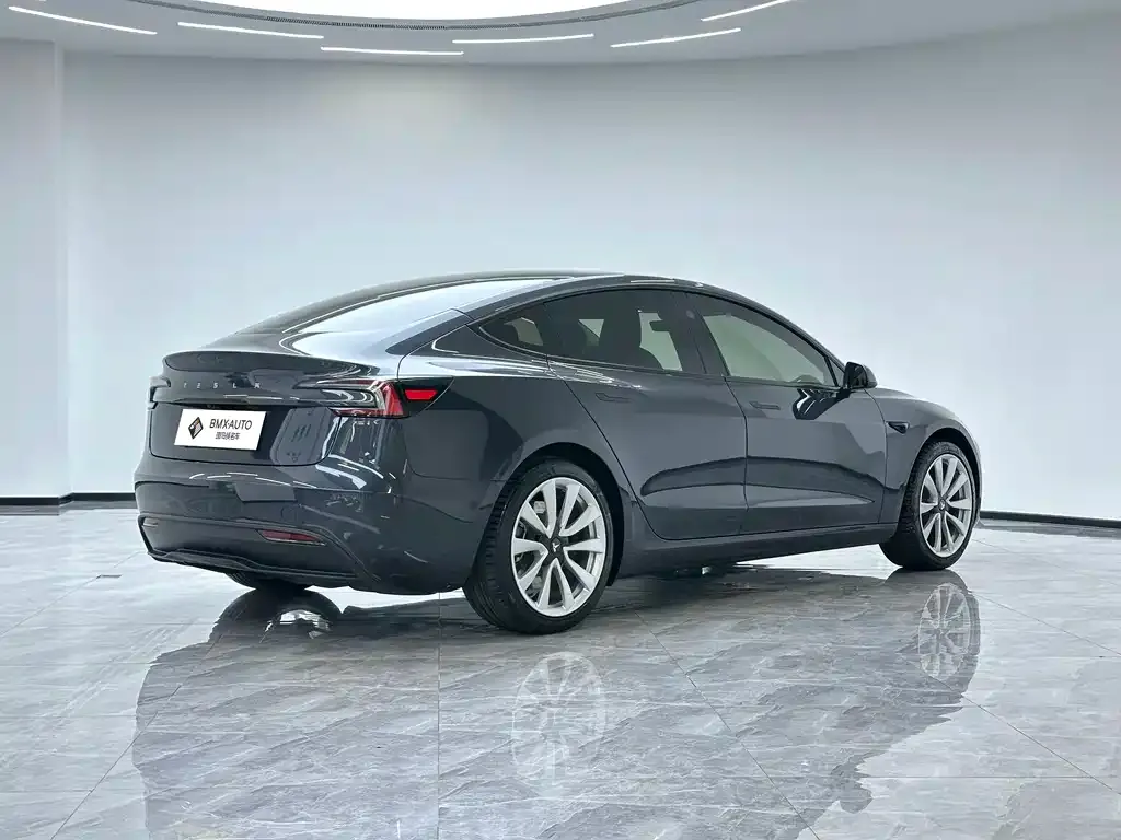 Tesla Model 3 — фото 7