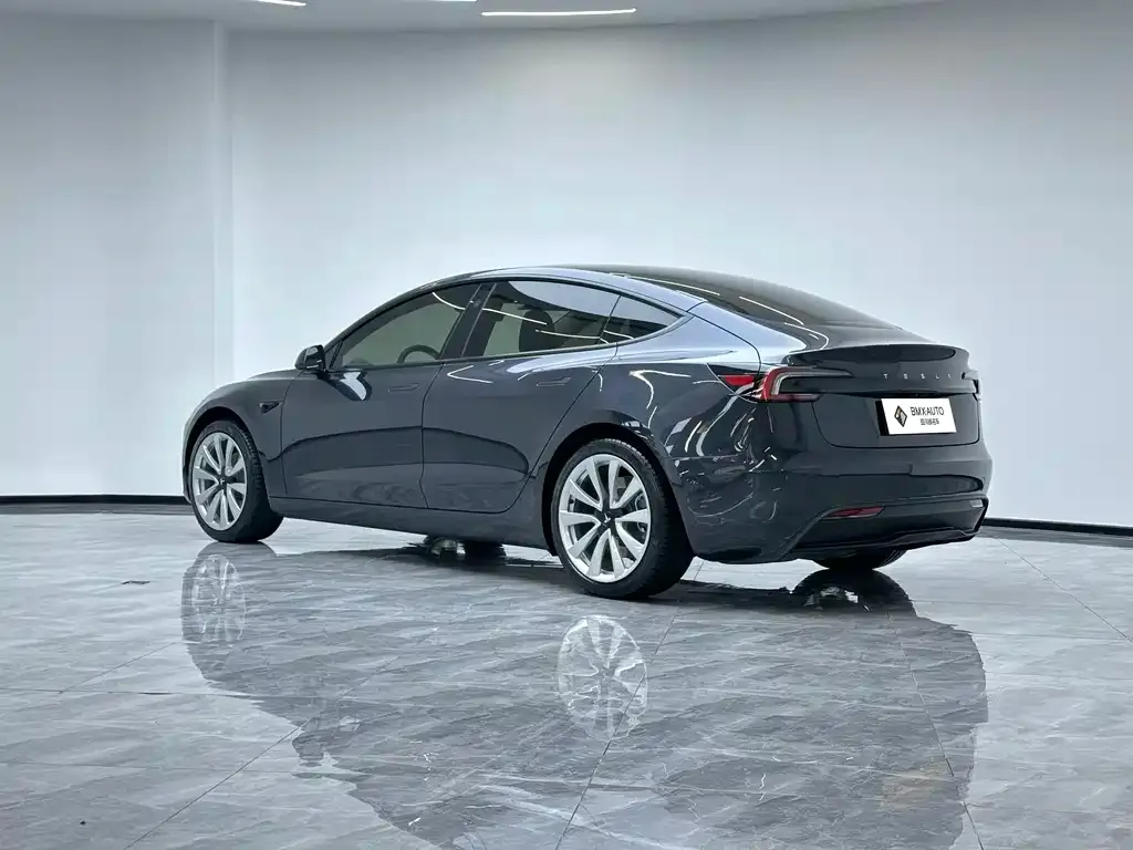 Tesla Model 3 — фото 2