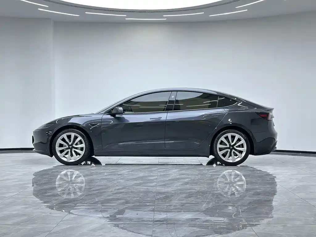 Tesla Model 3 — фото 10