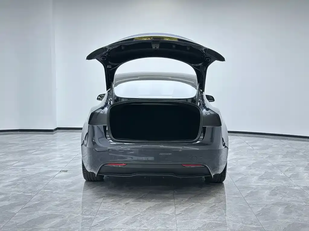 Tesla Model 3 — фото 5