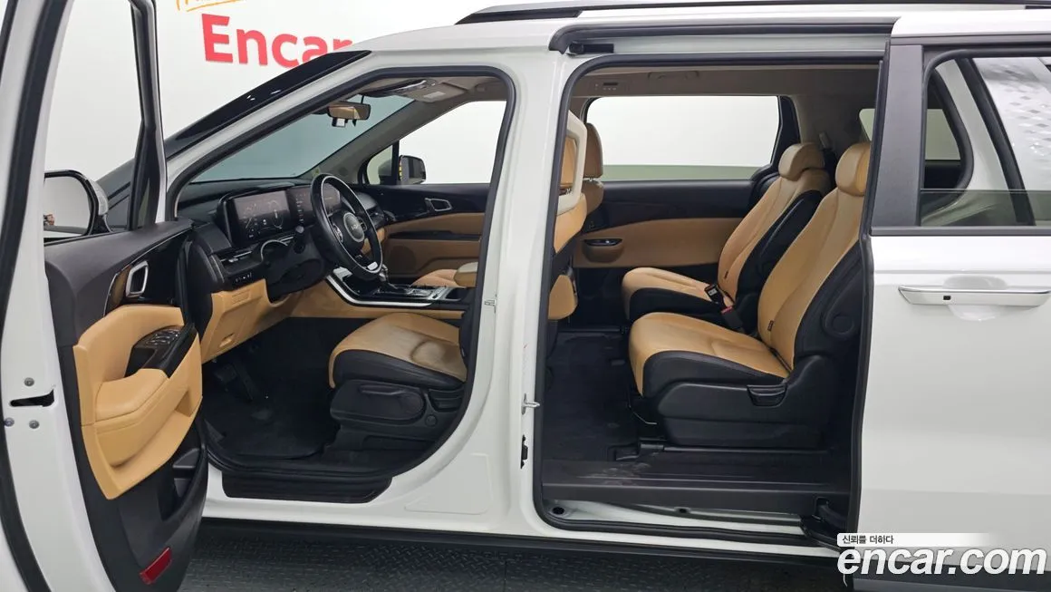 Kia Carnival — фото 10