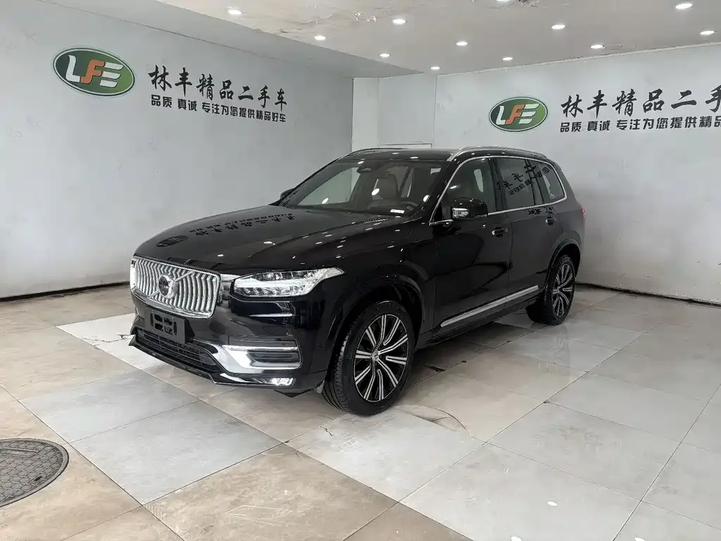 Volvo XC90 — фото 1