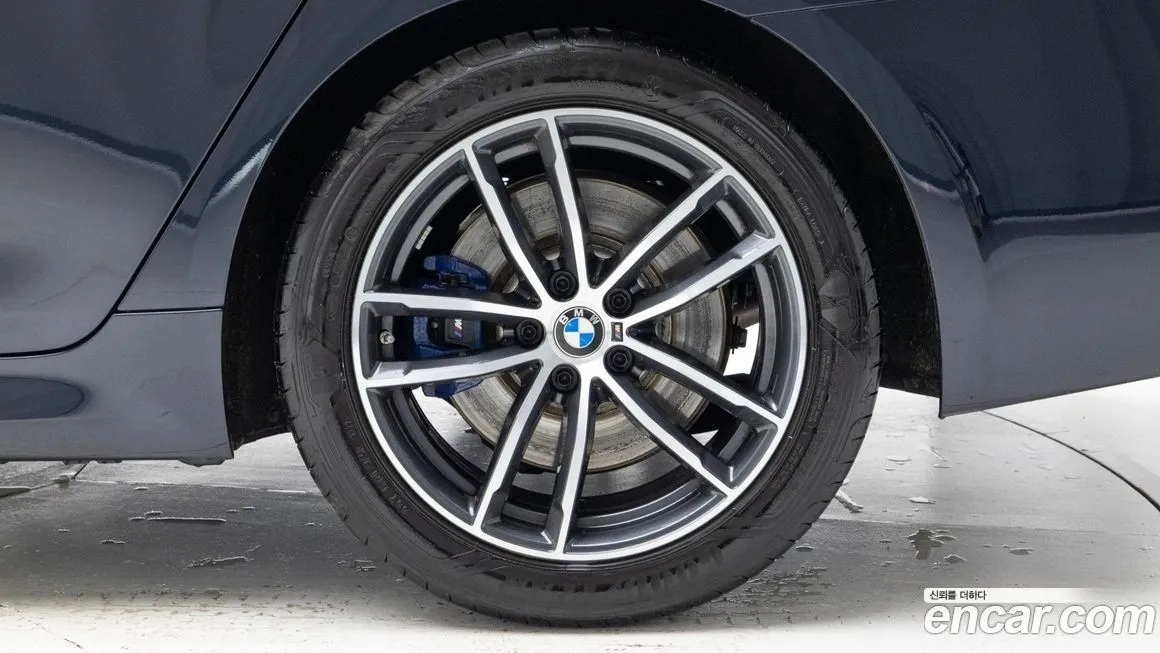 BMW 5-Series — фото 10