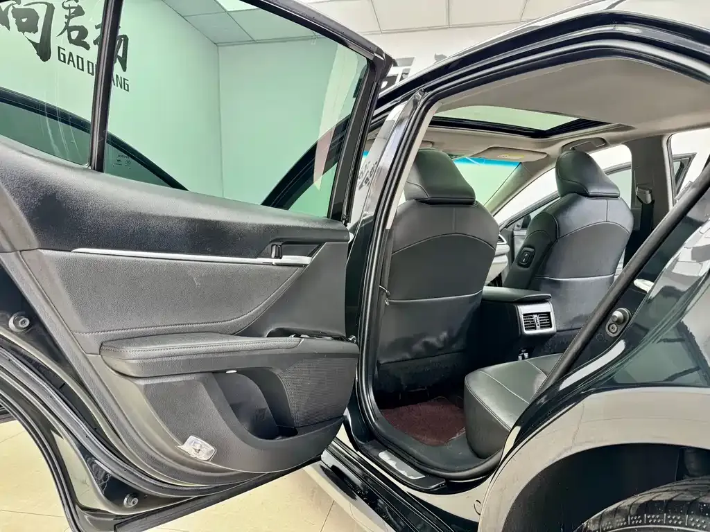 Toyota Camry 2023 из CN, фото 8