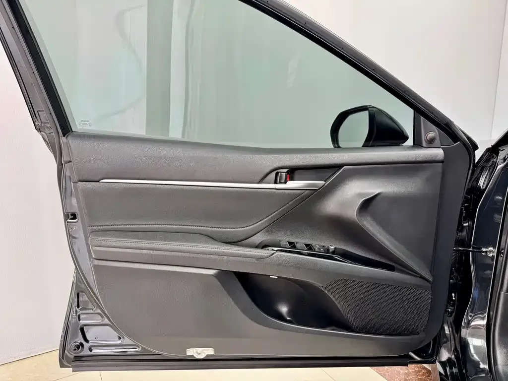 Toyota Camry 2023 из CN, фото 3