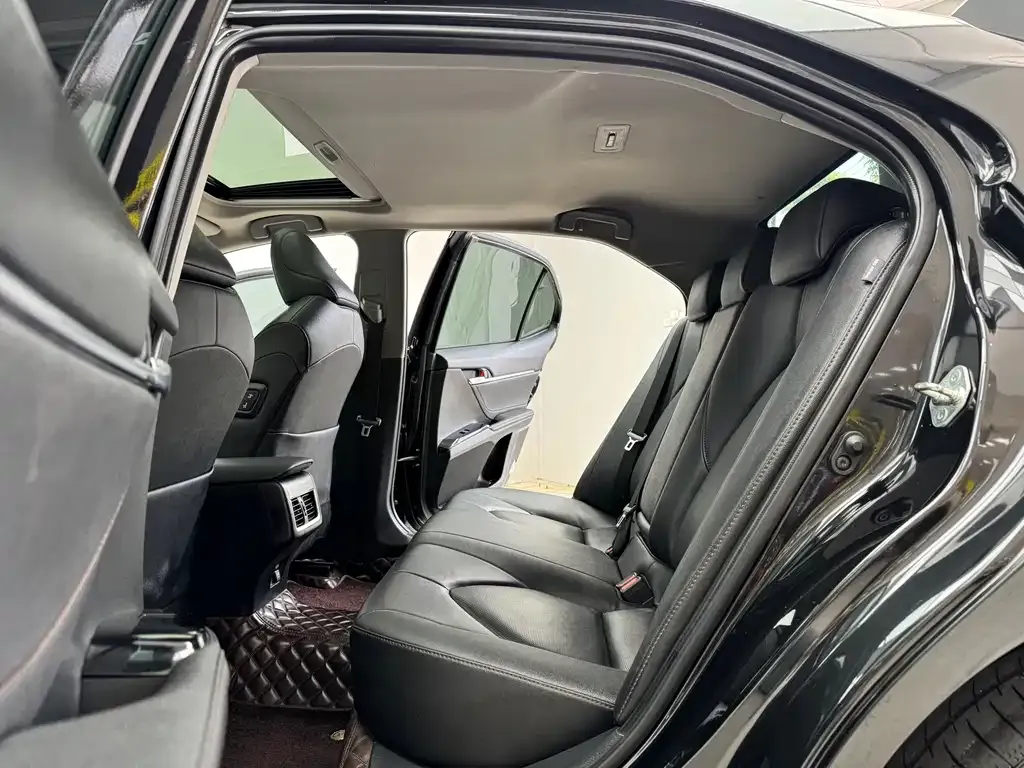 Toyota Camry 2023 из CN, фото 10