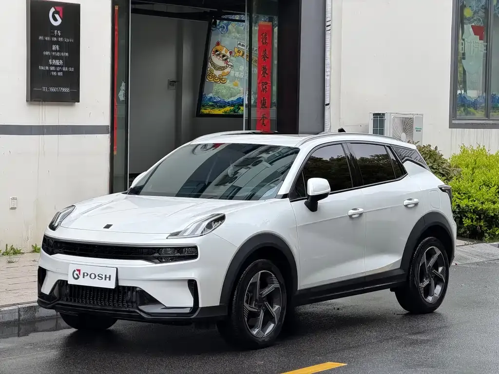 Lynk & Co 06