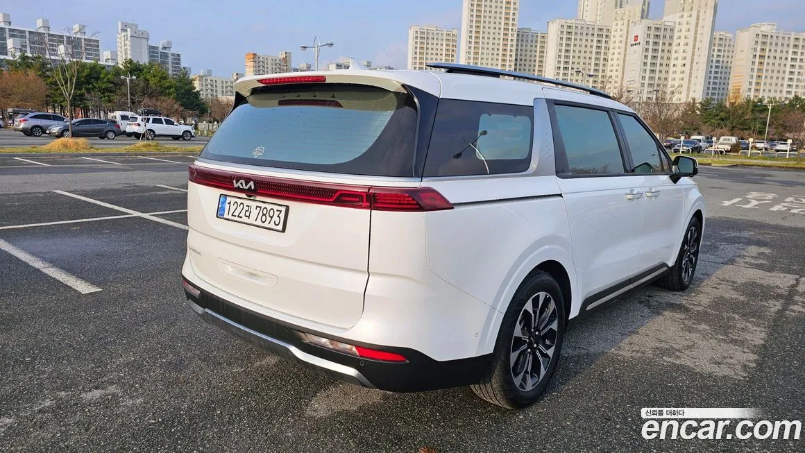 Kia Carnival — фото 10
