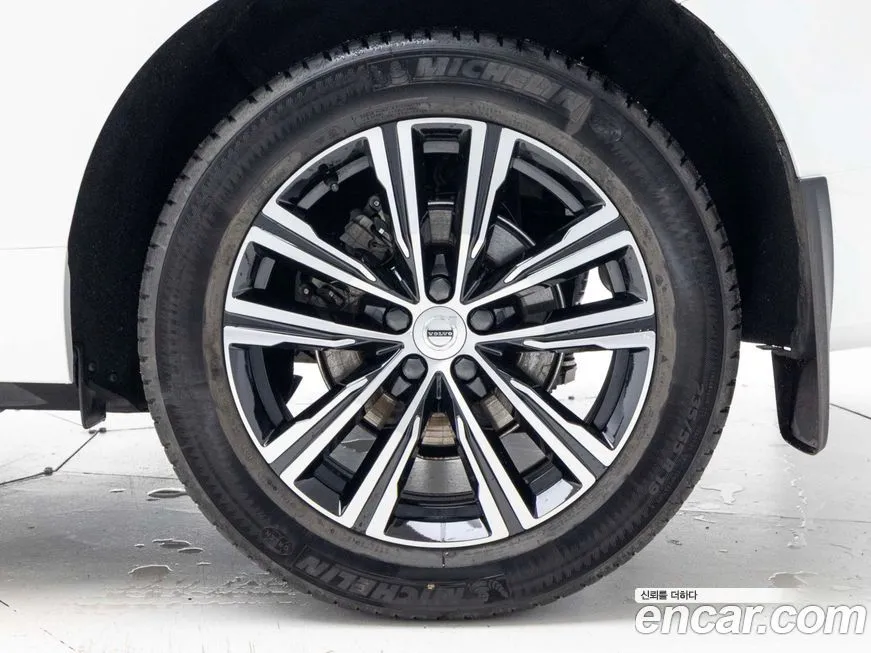 Volvo XC60 — фото 9