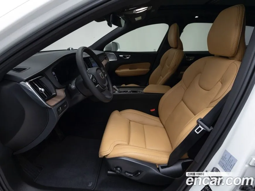 Volvo XC60 — фото 10