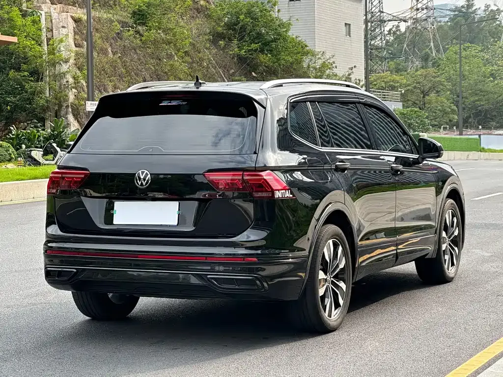 Volkswagen Tiguan L 2023 из CN, фото 10