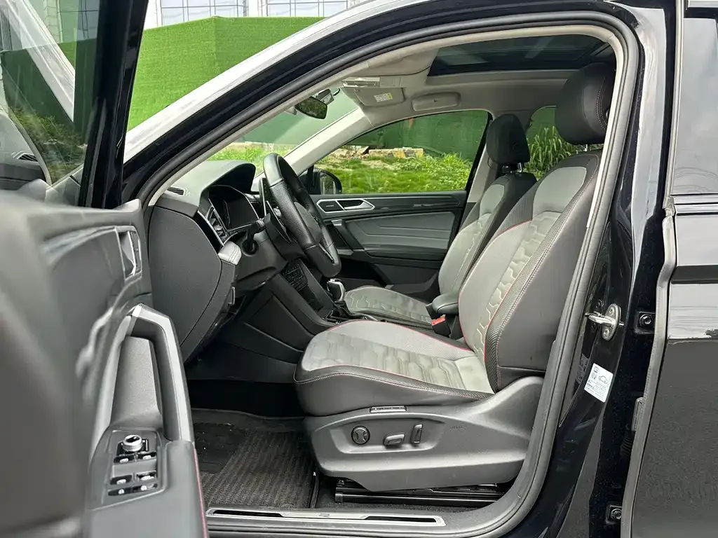 Volkswagen Tiguan L 2023 из CN, фото 4