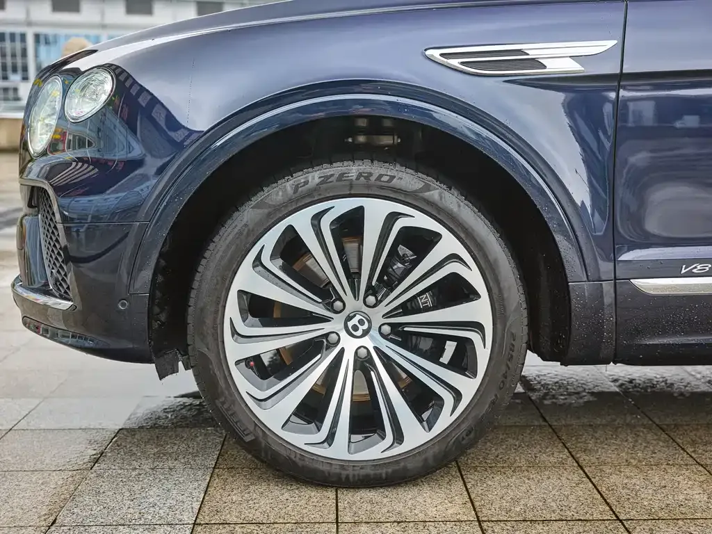 Bentley Bentayga — фото 10