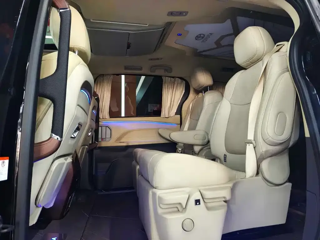 Toyota Granvia 2025 из CN, фото 7