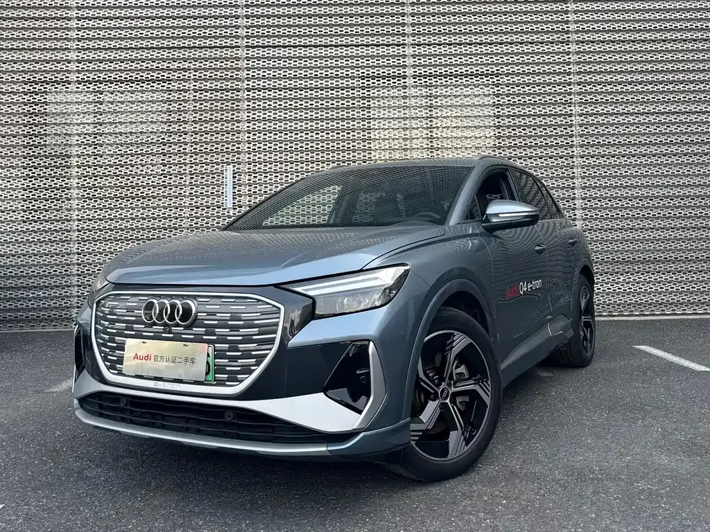 Audi Q4 e-tron — фото 1