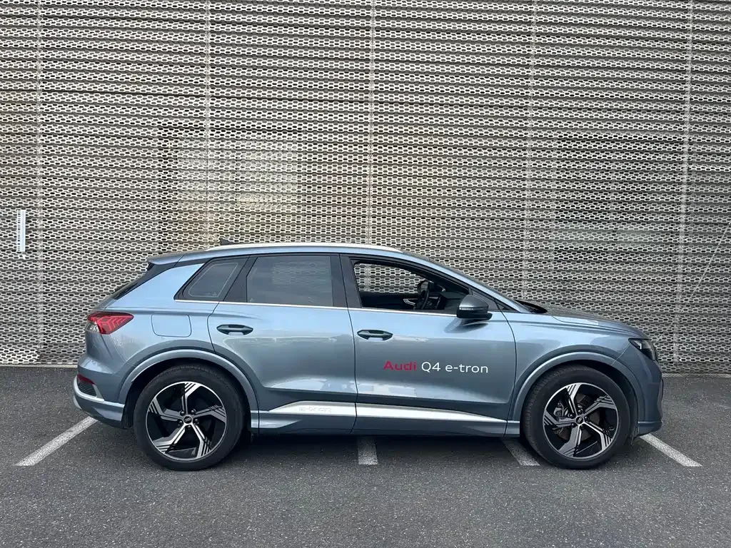 Audi Q4 e-tron — фото 10