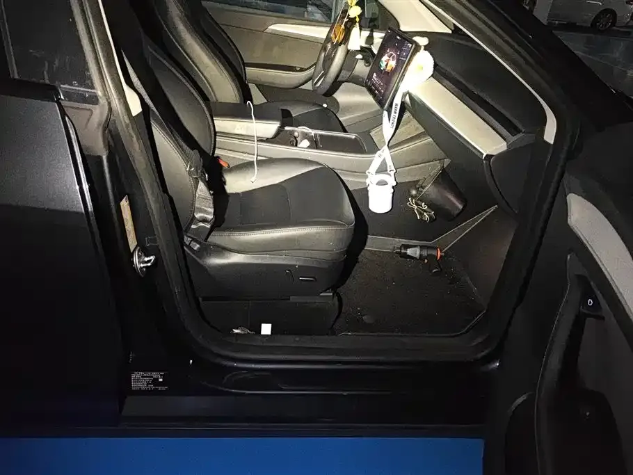 Tesla Model Y — фото 10