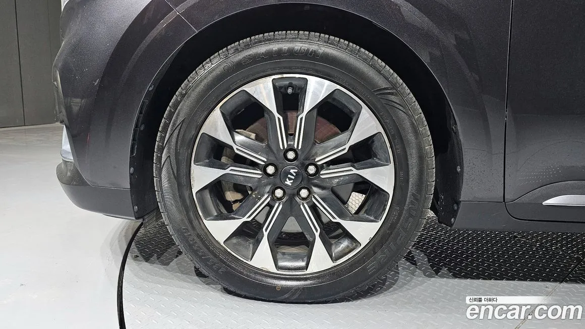 Kia Carnival — фото 10