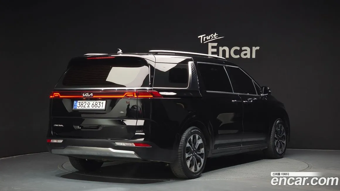 Kia Carnival — фото 10