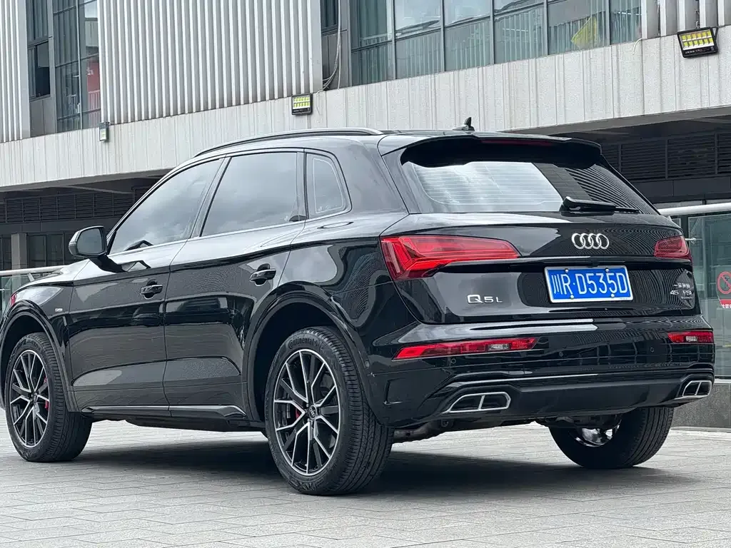Audi Q5L — фото 9